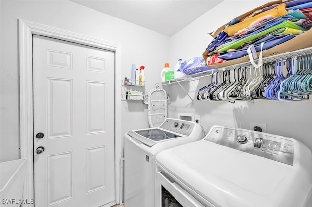 3570 43rd Ave NE, Naples, FL 34120 - laundry room featuring washing machine and clothes dryer