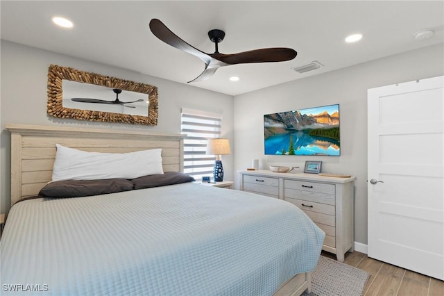 bedroom featuring light wood-style floors, a ceiling fan, baseboards, and recessed lighting
