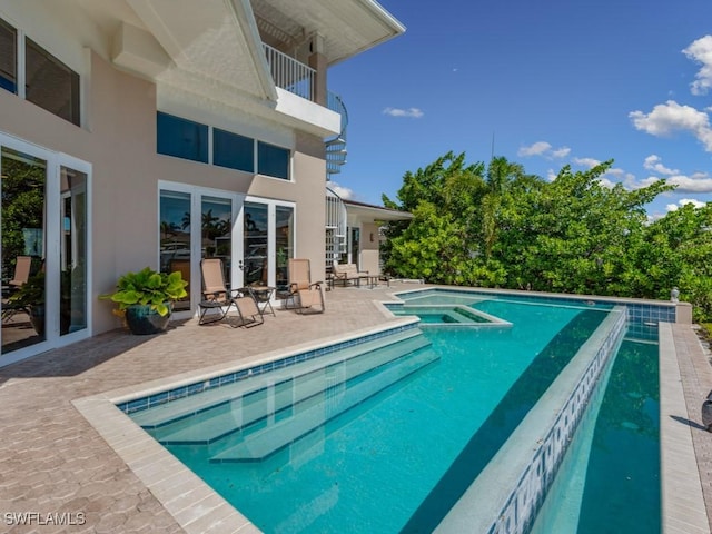 622 Bimini Ave, Marco Island, FL 34145 - view of swimming pool with a patio and a pool with connected hot tub