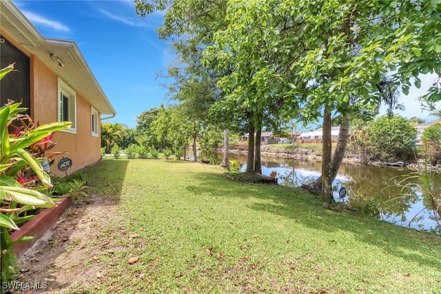 view of grassy yard with a water view