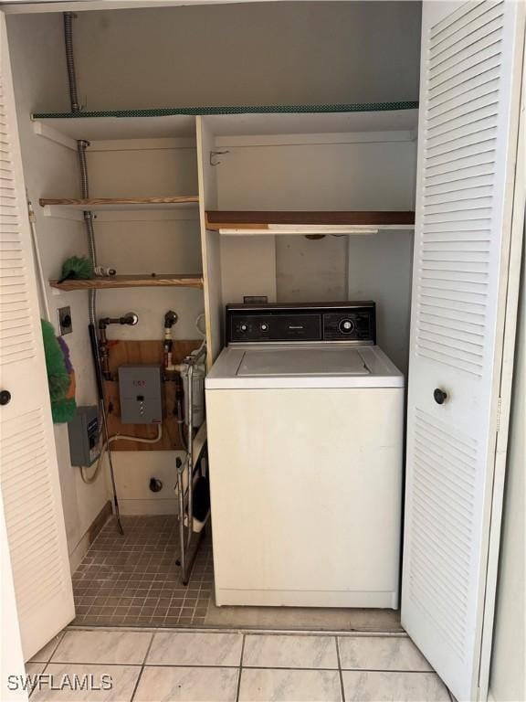 5 Desert Candle Cir, Lehigh Acres, FL 33936 - clothes washing area with washer / dryer and light tile patterned flooring