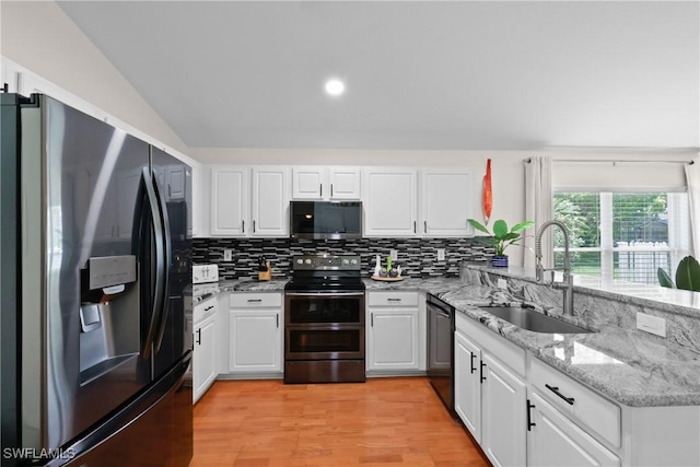 12839 Oakpointe Cir, Fort Myers, FL 33912 - kitchen with stainless steel appliances, a sink, white cabinets, and recessed lighting