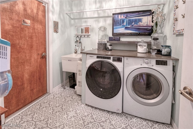 28427 Sabal Palm Dr, Punta Gorda, FL 33982 - laundry room featuring washer and dryer and baseboards