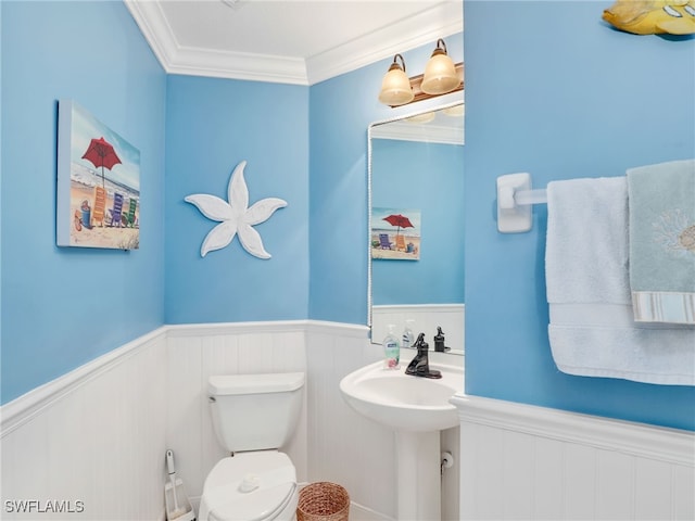 2110 Cay Lagoon Dr Unit 113, Naples, FL 34109 - bathroom with a wainscoted wall, toilet, and crown molding