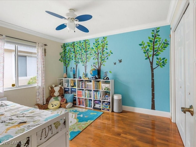 7930 Wexford Dr, Naples, FL 34104 - bedroom with crown molding, a closet, wood finished floors, a ceiling fan, and baseboards