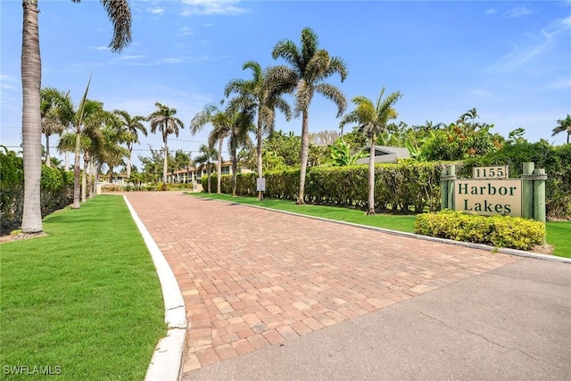 1155 Sandpiper St Unit G2, Naples, FL 34102 - surrounding community featuring a yard