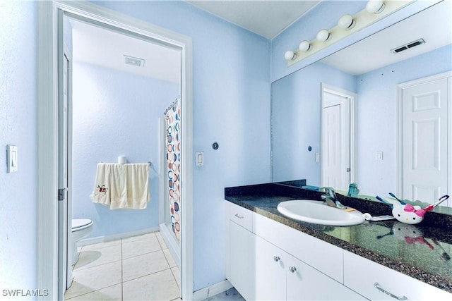 869/871 Eisenhower Blvd, Lehigh Acres, FL 33974 - full bath featuring vanity, toilet, tile patterned flooring, baseboards, and curtained shower