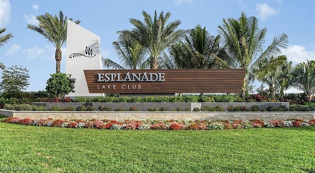 community sign with a yard