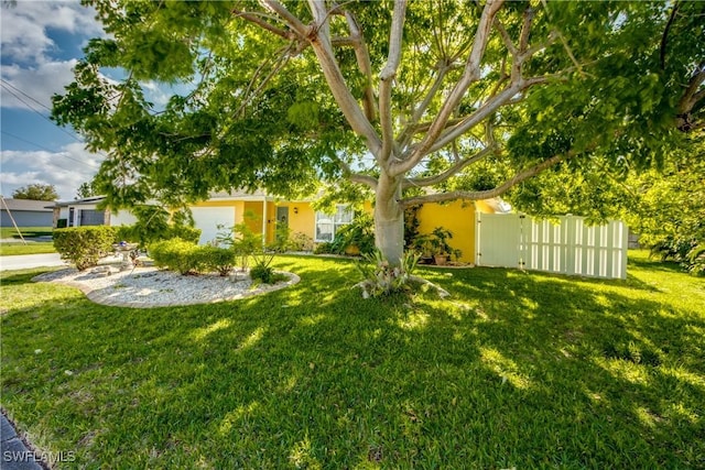 5905 Untermeyer Ct, North Fort Myers, FL 33903 - view of grassy yard