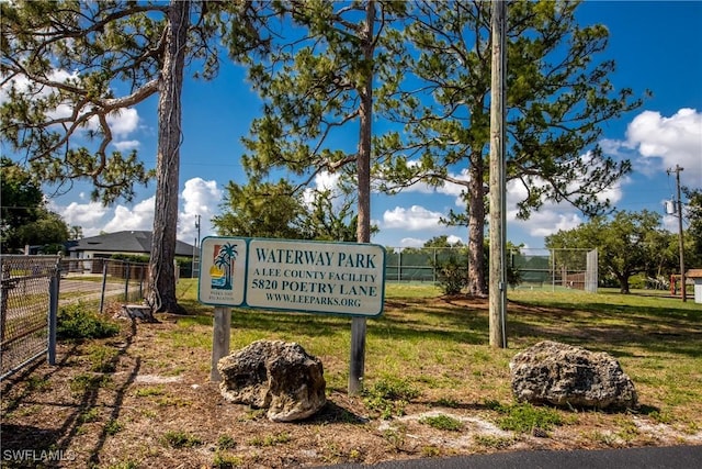 5905 Untermeyer Ct, North Fort Myers, FL 33903 - exterior view