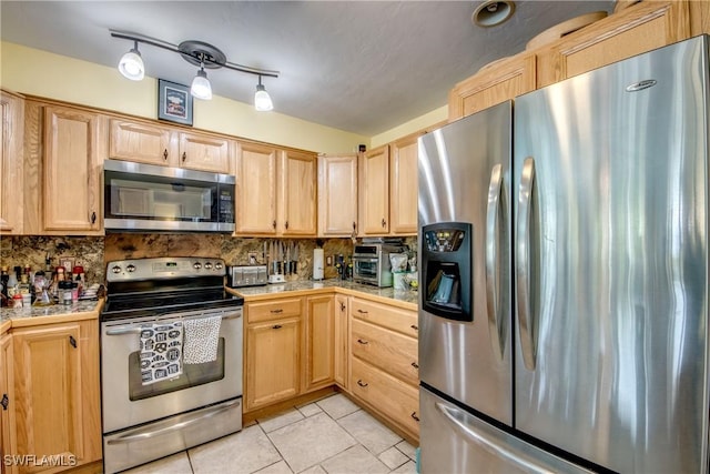 5905 Untermeyer Ct, North Fort Myers, FL 33903 - kitchen with appliances with stainless steel finishes, light brown cabinetry, tasteful backsplash, and light tile patterned floors