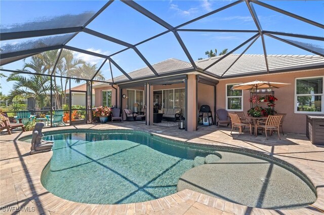 16232 Quesa Dr, Punta Gorda, FL 33955 - outdoor pool featuring a patio area, outdoor lounge area, ceiling fan, and glass enclosure