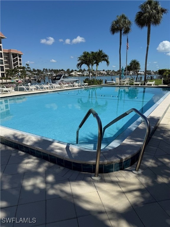 2880 Gulf Shore Blvd N Unit 404, Naples, FL 34103 - view of community pool