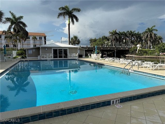 2880 Gulf Shore Blvd N Unit 404, Naples, FL 34103 - community pool with a patio area