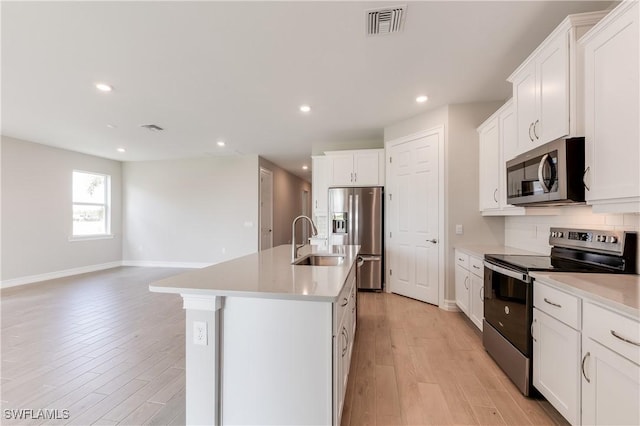 16811 Elkhorn Coral Dr, North Fort Myers, FL 33903 - kitchen featuring stainless steel appliances, light wood-type flooring, an island with sink, light countertops, and recessed lighting