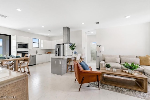 9018 W Castle Cir, Labelle, FL 33935 - living area featuring recessed lighting