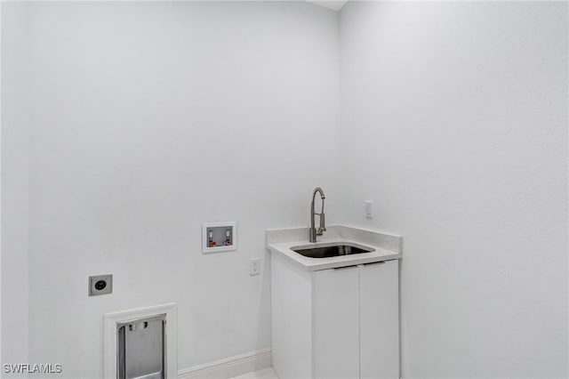9018 W Castle Cir, Labelle, FL 33935 - laundry room with electric dryer hookup and hookup for a washing machine