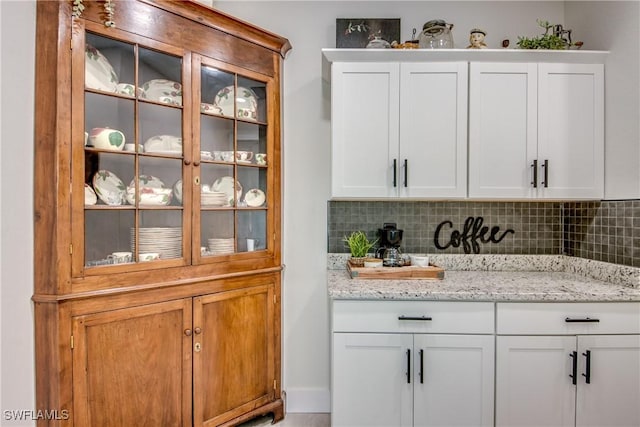 3621 NW 14th St, Cape Coral, FL 33993 - bar area with decorative backsplash