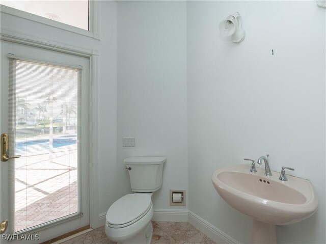561 Conover Ct, Marco Island, FL 34145 - bathroom with toilet, a sink, baseboards, and tile patterned floors