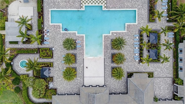 9292 Cayman Dr, Naples, FL 34114 - drone / aerial view of a pool