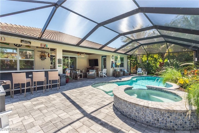 8651 Colony Trace Dr, Fort Myers, FL 33908 - view of swimming pool featuring a patio, a pool with connected hot tub, outdoor lounge area, and glass enclosure