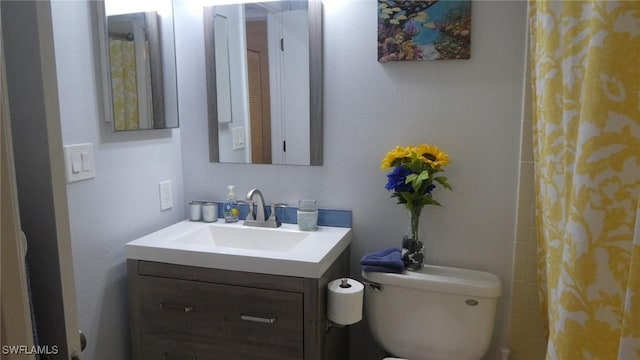 17156 Ravens Roost Unit 7, Fort Myers, FL 33908 - full bathroom featuring toilet, vanity, and curtained shower