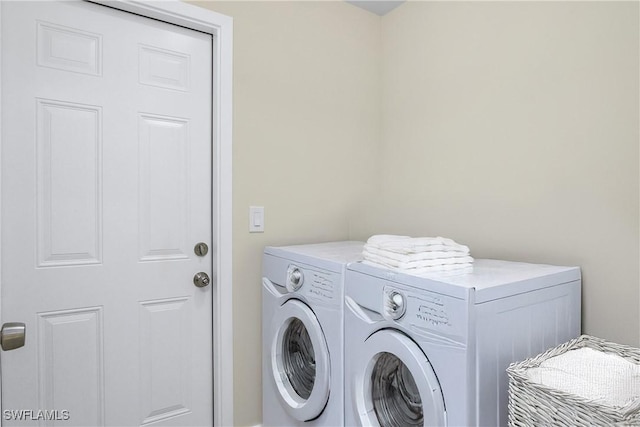 876 Apartment St E, Lehigh Acres, FL 33974 - clothes washing area with independent washer and dryer
