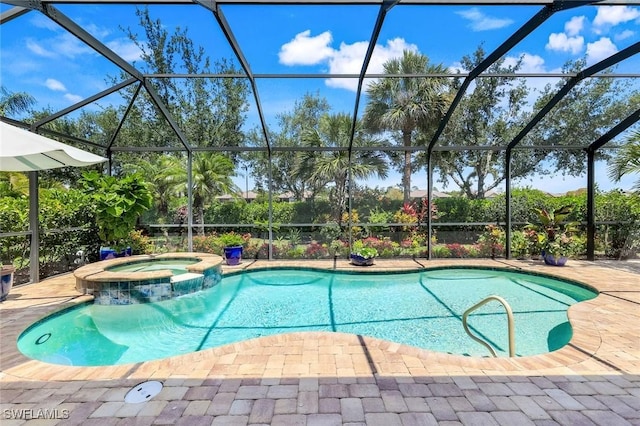9578 Coquina Cir, Naples, FL 34120 - view of pool featuring a pool with connected hot tub, a lanai, and a patio area