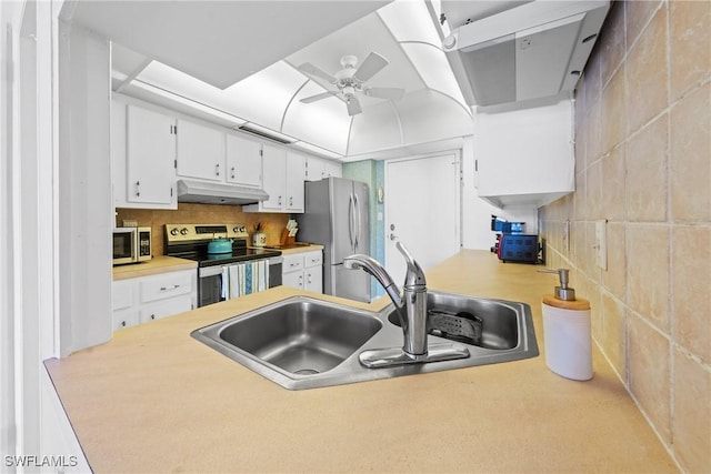 1977 Gulf Shore Blvd N Unit 302, Naples, FL 34102 - kitchen with stainless steel appliances, under cabinet range hood, a sink, ceiling fan, and white cabinetry