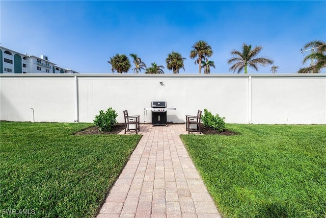 1977 Gulf Shore Blvd N Unit 302, Naples, FL 34102 - view of yard
