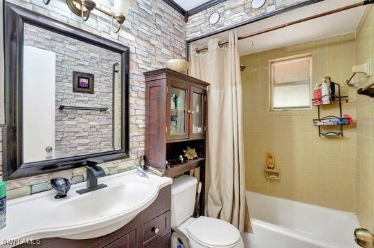 5251 Boxwood Way, Naples, FL 34116 - full bathroom featuring toilet, vanity, and shower / bath combination with curtain