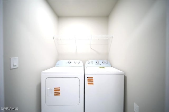 1962 Leghorn St, Lehigh Acres, FL 33972 - washroom featuring independent washer and dryer