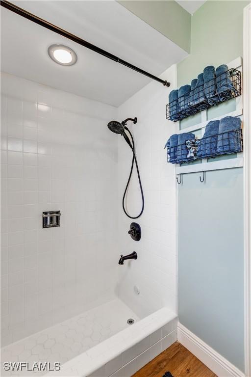 5692 Eichen Cir W, Fort Myers, FL 33919 - full bath featuring a shower
