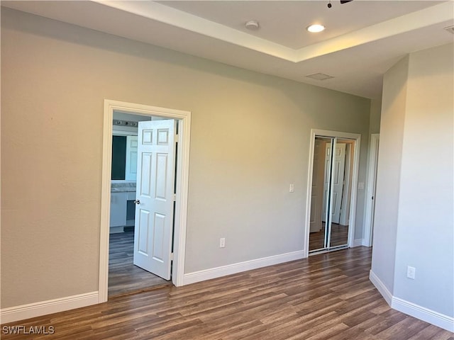 empty room with wood finished floors, baseboards, recessed lighting, and a smoke detector