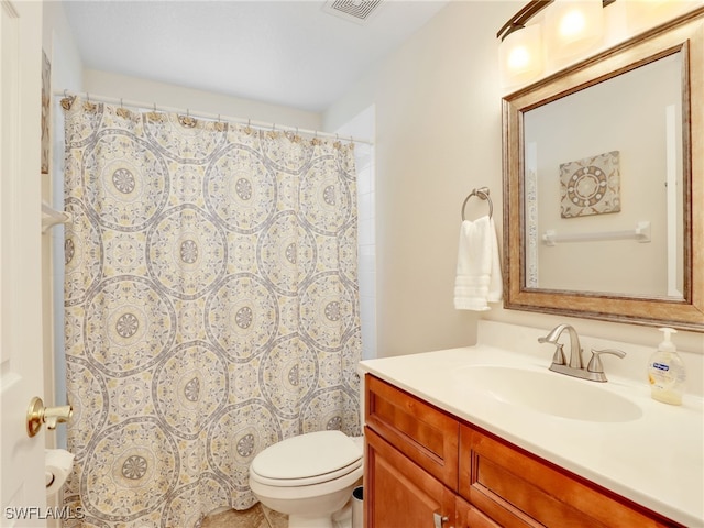 6670 Huntington Lakes Cir Unit 104, Naples, FL 34119 - full bathroom featuring vanity, toilet, and a shower with shower curtain