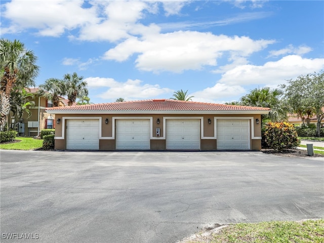 6670 Huntington Lakes Cir Unit 104, Naples, FL 34119 - view of garage