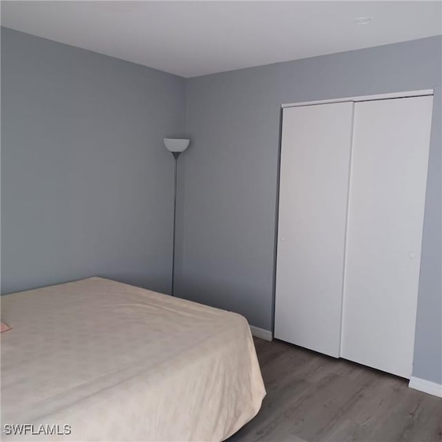 2925 Winkler Ave Unit 906, Fort Myers, FL 33916 - bedroom with wood finished floors, baseboards, and a closet