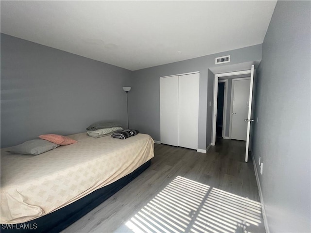 2925 Winkler Ave Unit 906, Fort Myers, FL 33916 - bedroom with wood finished floors, baseboards, and a closet