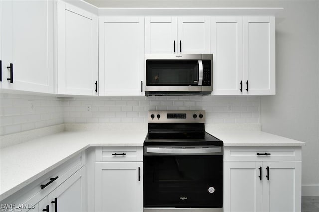 8304 Lena Ct, Labelle, FL 33935 - kitchen featuring stainless steel appliances, light countertops, and decorative backsplash