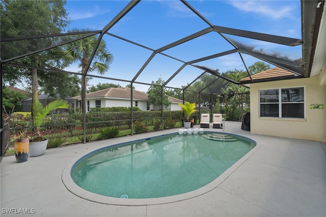 12501 Walden Run Dr, Fort Myers, FL 33913 - swimming pool with a patio and a lanai