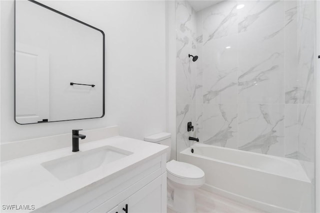 5015 Placid Ln, Labelle, FL 33935 - bathroom with vanity, toilet, and shower / tub combination