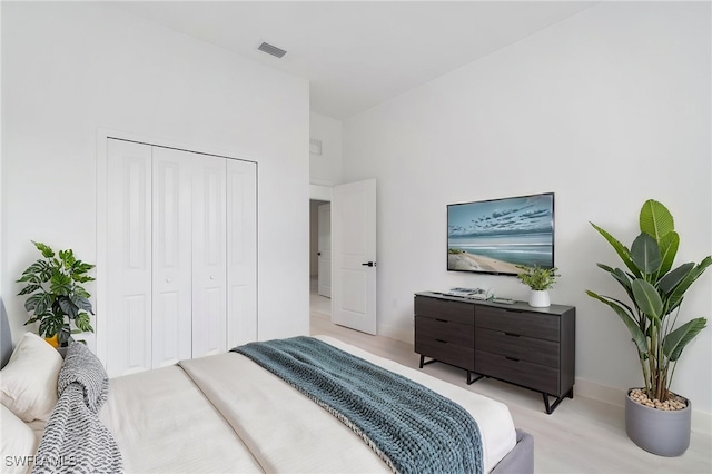 5015 Placid Ln, Labelle, FL 33935 - bedroom featuring a closet