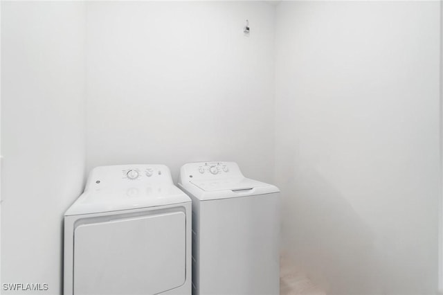 5015 Placid Ln, Labelle, FL 33935 - laundry room featuring independent washer and dryer