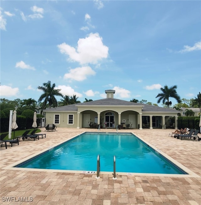 1445 Mariposa Cir Unit 101, Naples, FL 34105 - community pool with a patio area