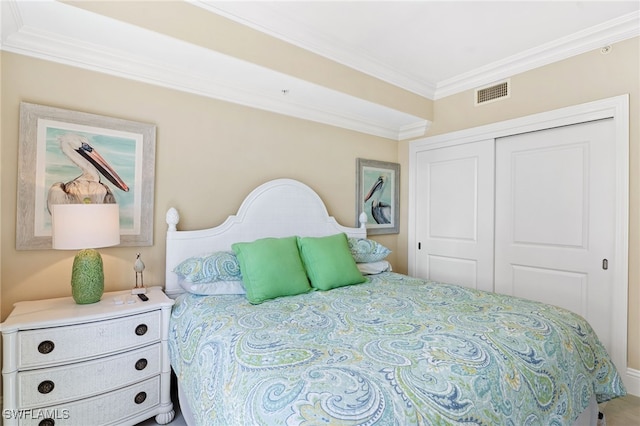 5793 Cape Harbour Dr Unit 1119, Cape Coral, FL 33914 - bedroom with ornamental molding and a closet