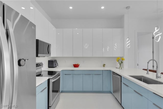 518 Avenida Primiceria, Marathon, FL 33050 - kitchen featuring stainless steel appliances, a sink, white cabinets, light countertops, and recessed lighting