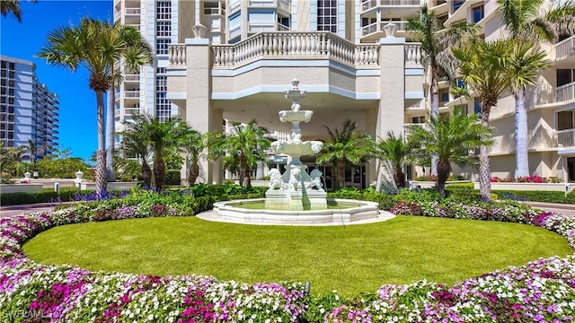 4021 Gulf Shore Blvd N Unit 1704, Naples, FL 34103 - view of property's community featuring a yard
