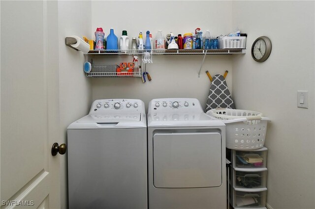 2842 Via Piazza Loop, Fort Myers, FL 33905 - laundry area featuring independent washer and dryer