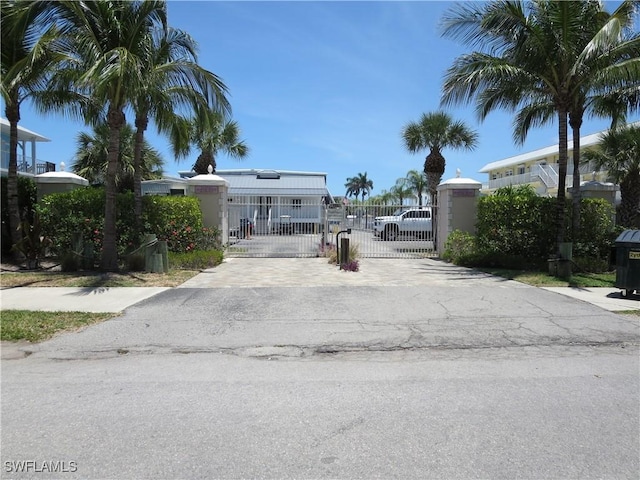 705 11th St S, Naples, FL 34102