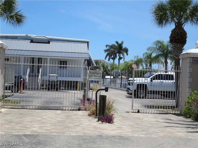 705 11th St S, Naples, FL 34102